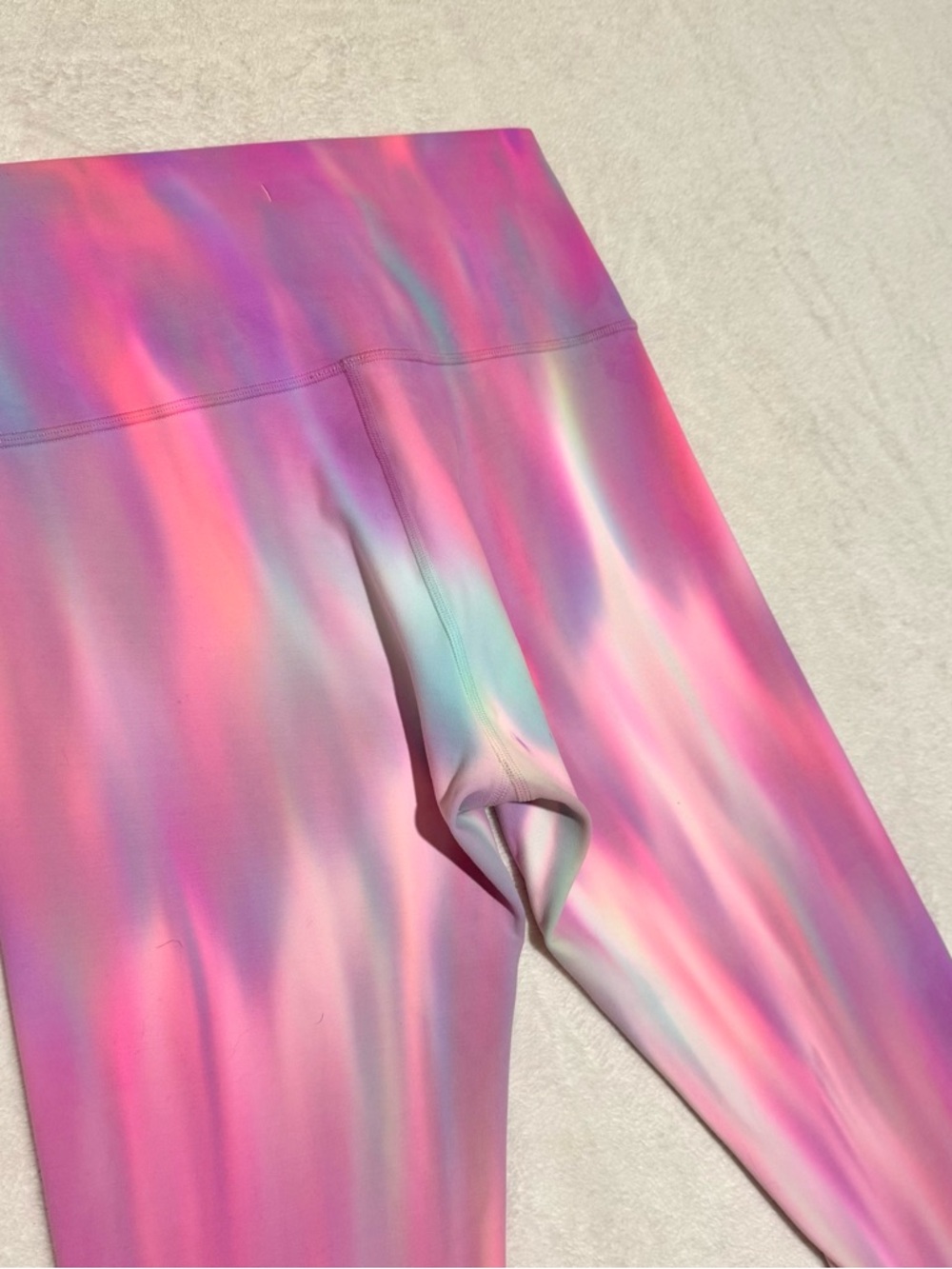 LULULEMON Wunder Train High Rise Legging 25” in Psychadelic Wash Multi size 8 - Picture 10 of 10